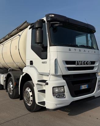 Motrice Iveco Stralis 420 4 assi cisterna trasport