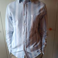 Camicia a righe bianche e azzurre