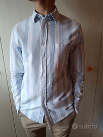 Camicia a righe bianche e azzurre