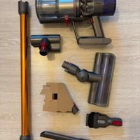 Dyson V10 + accessori (motore da sostituire)