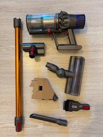 Dyson V10 + accessori (motore da sostituire)