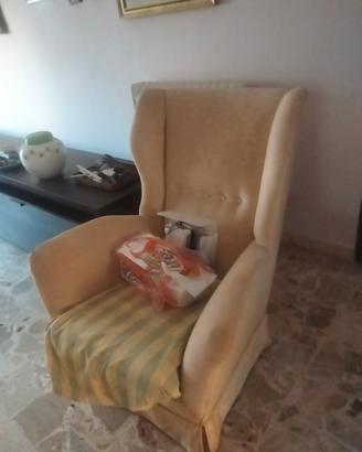2 poltrone e un divano 