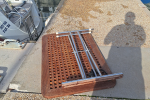 Tavolo ripeghevole in carabottino teak