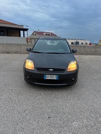 Ford Fiesta Ghia 1.2 75CV 5 porte