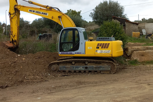 ESCAVATORE NEW HOLLAND 245 E del 2006