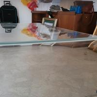 Tavolino in cristallo curvo