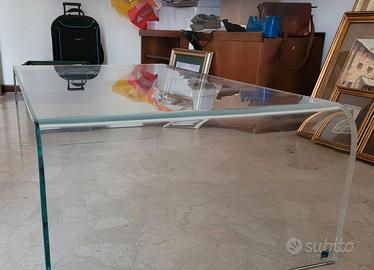 Tavolino in cristallo curvo