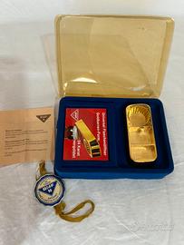 Apribottiglie in lingotto d'oro vintage