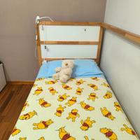 Kura Ikea con  tenda dinosauri.