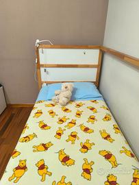 Kura Ikea con  tenda dinosauri.