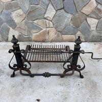 Alare in ferro battuto per camino