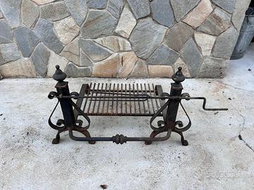 Alare in ferro battuto per camino