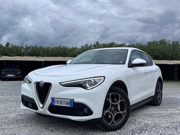 Alfa Romeo Stelvio 2.2 Turbodiesel 180 CV AT8 RWD 