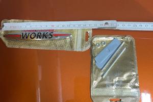 Fregio badge metallo mini jcw piu portachiavi