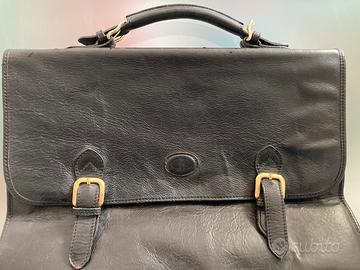 Cartella business in pelle nera con doppia fibbia