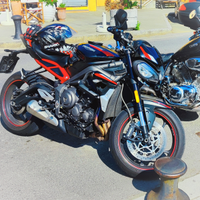 Triumph street triple R 765