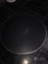 Tavoli tondi con piede centrale