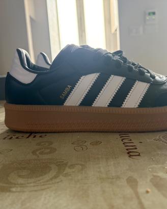 Scarpe in blocco per entrambi 30 €