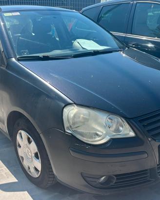 VOLKSWAGEN POLO per ricambi usati