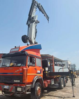 Camion con Gru