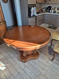 Tavolo rotondo con sedie vintage