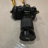 Nicon N2000 reflex a rullino con obbiettivo