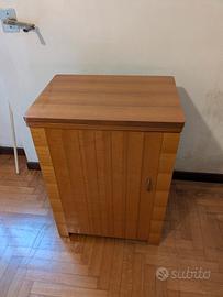 Macchina da cucire Singer con mobile