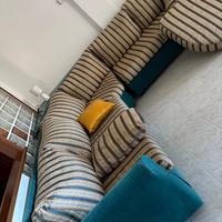 Divano di grandi dimensioni