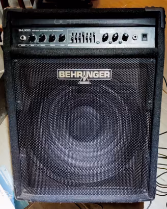 BEHRINGER ULTRABASS BXL3000 – 300 W + FOOTSWITCH