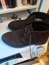 Clarks in camoscio
