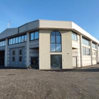Frazione di capannone da 240 mq e spazio esterno