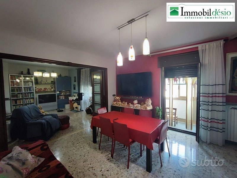 Appartamento di 146 m² con più di 5 locali e box a - Vista 4