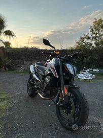 KTM DUKE 790