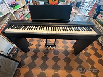 Piano Yamaha P125 con mobile, pedaliera