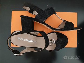 Sandali Valleverde neri lurex, prezzo 10 Euro