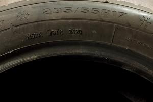 Gomme 235/55 R17