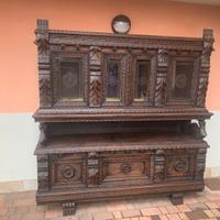 Sala o credenza e tavolo completamente intagliati