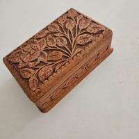 Scatola portaoggetti in legno intagliato Vintage 