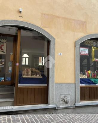 NEGOZIO A CLUSONE