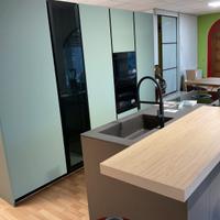 Cucina con penisisola nuova di expo