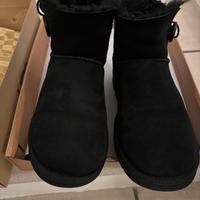 Ugg scamosciato colore nero