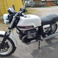 Moto Guzzi V7 850