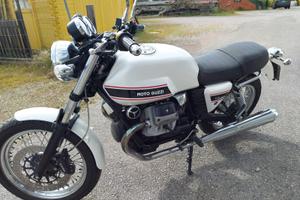Moto Guzzi V7 850