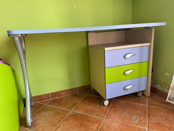 Scrivania con cassettiera Moretti Compact
