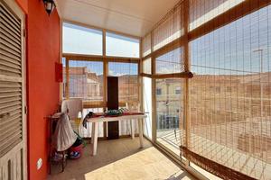 Appartamento al primo piano con veranda