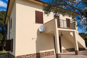 Casa su 2 piani con terreno mq.12.960