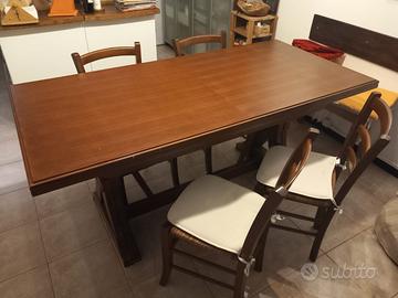 Tavolo in legno color noce – allungabile