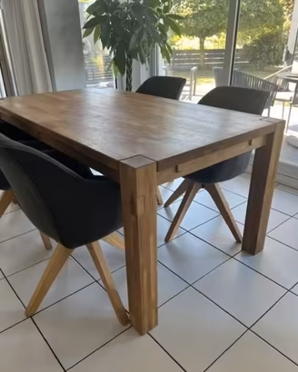 Tavolo da pranzo in legno massello