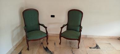 Poltrone tappezzate con tessuto verde