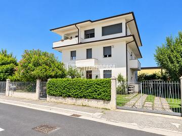 QUADRILOCALE INDIPENDENTE IN VILLA!